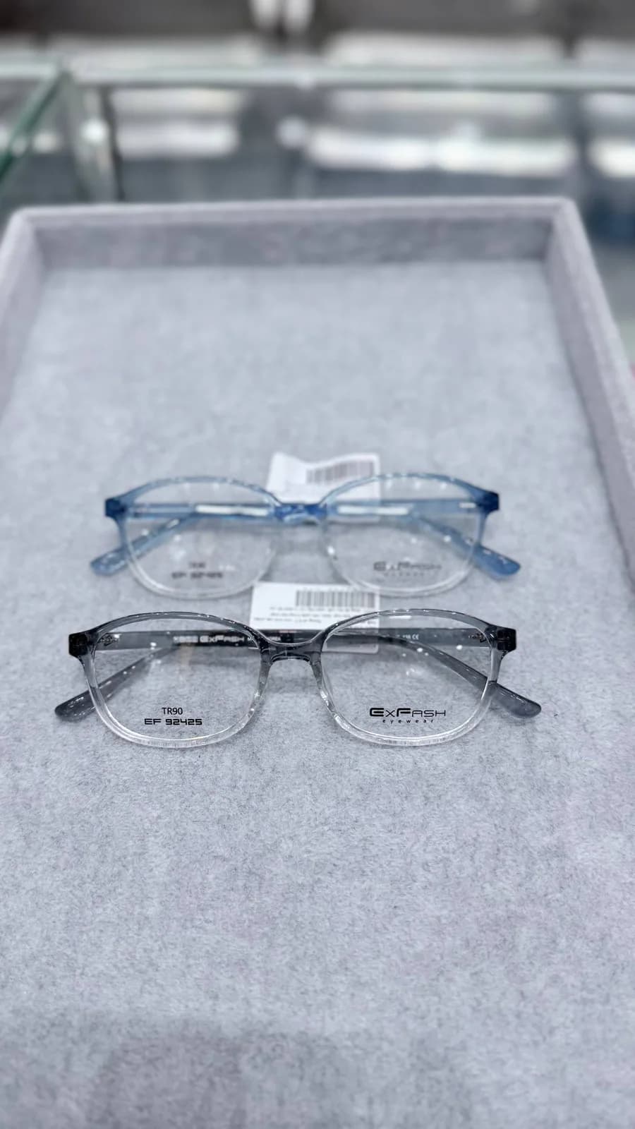 EXFASH Gọng chữ nhật chuyển màu, ảnh 1 chụp tại Kính thuốc Anh Thi