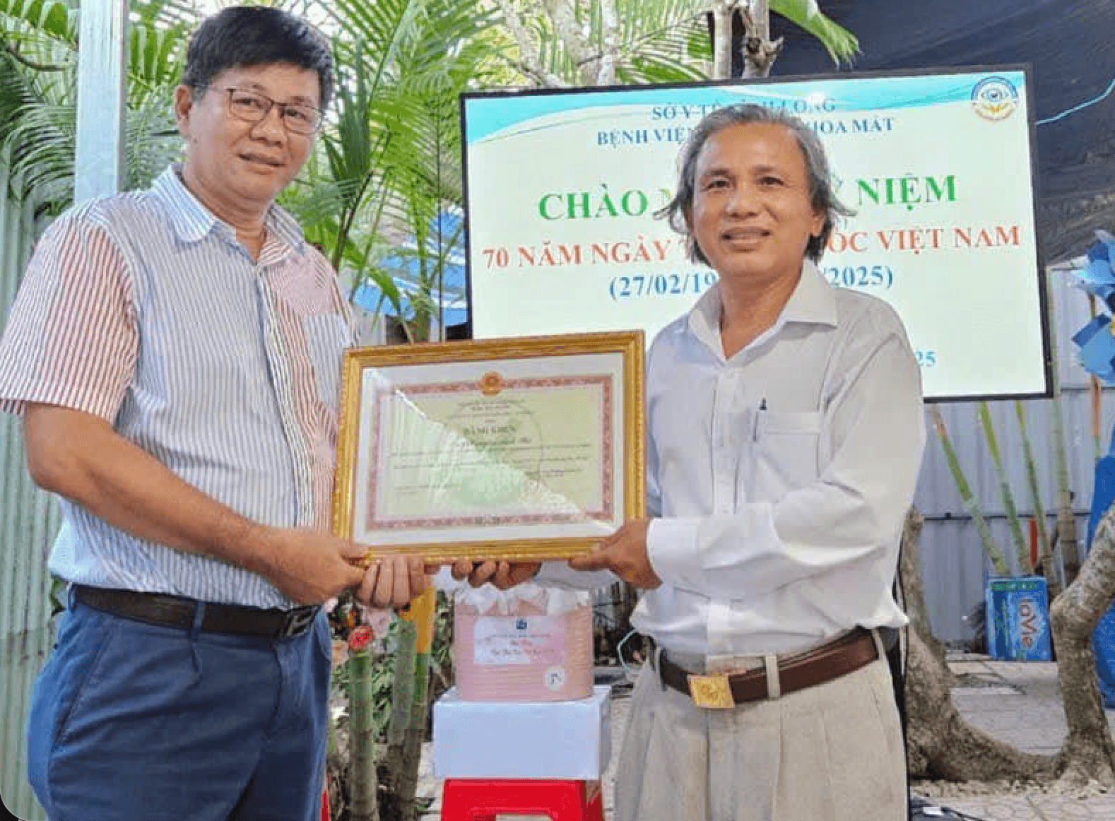 Nhận bằng khen của Chủ tịch UBND tỉnh Vĩnh Long